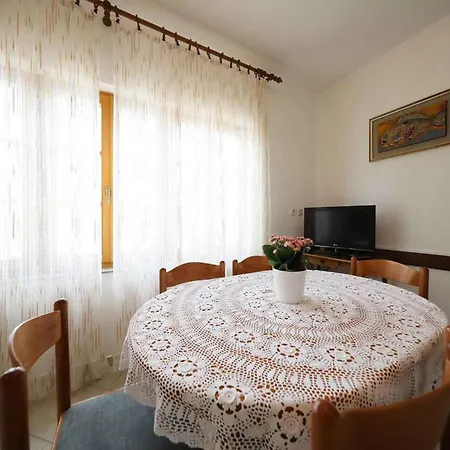 Appartement With A - C In Mali Iz-insel Iz 53442 Mali Iž