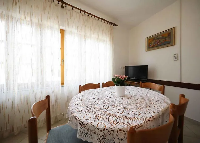 Appartement With A - C In Mali Iz-insel Iz 53442 Mali Iž